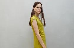 Estos 6 vestidos de Zara y El Corte Inglés con fruncidos estratégicos son el secreto para una silueta perfecta