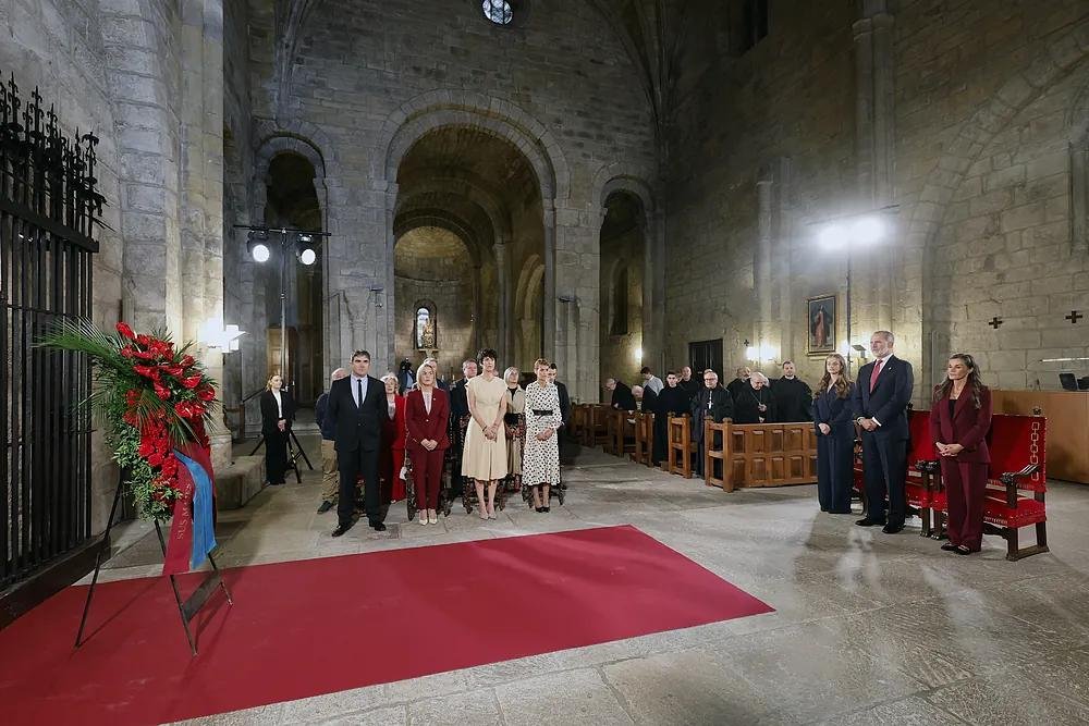 Los reyes y la princesa Leonor en el Monasterio de San Salvador de Leyre, en Yesa.
