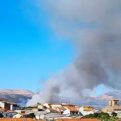 Imagen del humo sobre Cuacos de Yuste
